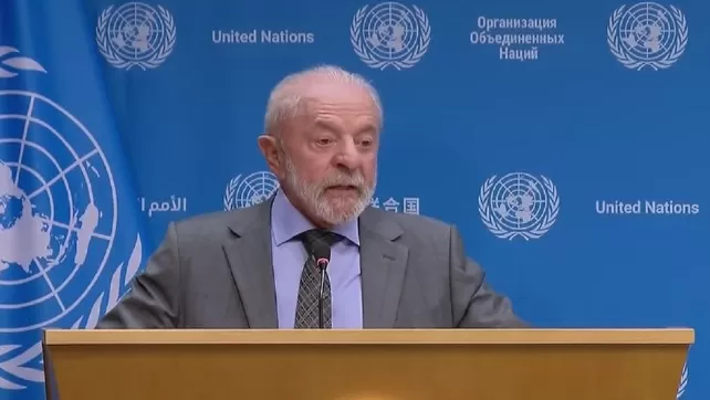 Lula assina indulto natalino e exclui crimes contra a democracia