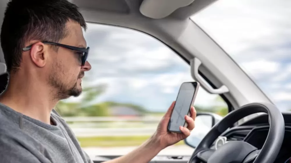 Nova lei endurecerá punição para uso de celular no volante