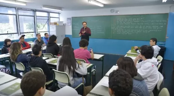 Piso do magistério tem reajuste de 5,4% e vai a R$ 5,1 mil em 2026