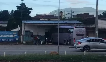 Ônibus invade rodoviária no interior da Bahia; há pelo menos 2 mortos