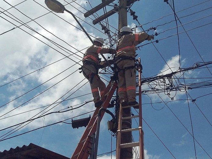 Apagão deixa cidades do Brasil sem energia