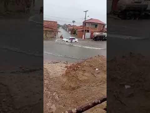 Moradores se revoltam e apedrejam veículos durante vistoria